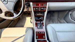 Image 12/16 of Mercedes-Benz E 320 (1996)