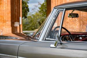 Image 21/86 of Mercedes-Benz 300 SE (1965)