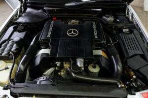Image 31/38 of Mercedes-Benz 500 SL (1991)