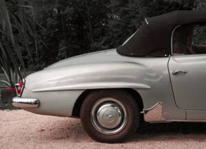 Image 9/9 of Mercedes-Benz 190 SL (1963)