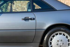 Image 31/50 of Mercedes-Benz 500 SL (1991)