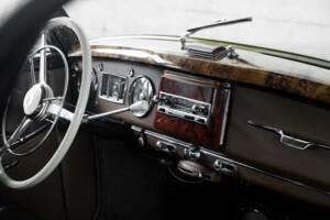 Image 48/50 of Mercedes-Benz 220 Coupe (1954)