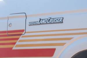 Image 28/46 of Toyota Land Cruiser HJ61 GX (1988)