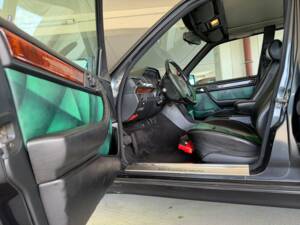 Image 14/25 of Mercedes-Benz E 500 Limited (1994)