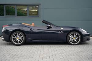 Image 3/50 de Ferrari California (2012)