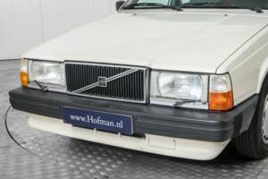 Image 18/50 of Volvo 740 GL (1987)
