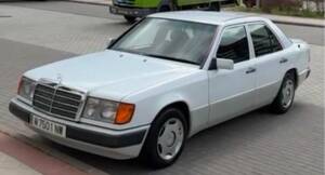 Immagine 1/33 di Mercedes-Benz 230 E (1992)