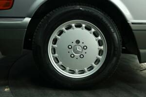 Afbeelding 47/50 van Mercedes-Benz 560 SEC (1991)