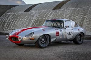 Immagine 7/50 di Jaguar E-Type 3.8 (1962)