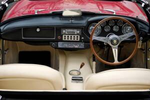 Image 8/23 of Maserati Mistral 3700 Spyder (1967)