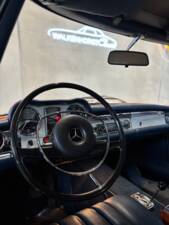 Immagine 6/25 di Mercedes-Benz 280 SL (1968)