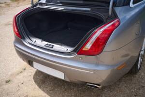 Bild 18/50 von Jaguar XJ 5.0 (2010)