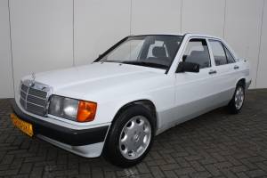 Image 9/11 of Mercedes-Benz 190 E (1989)