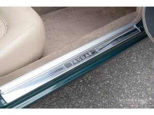 Bild 29/32 von Jaguar XJ 8 Executive (1998)