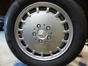 Image 67/77 de Mercedes-Benz 190 E 2.3 (1988)