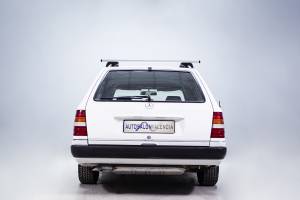 Image 12/40 of Mercedes-Benz 300 TE (1991)