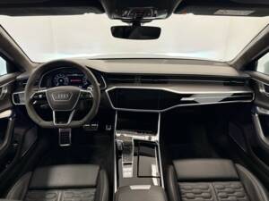 Immagine 19/31 di Audi RS6 Avant (2021)