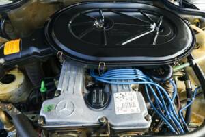 Image 25/50 de Mercedes-Benz 280 S (1988)