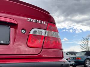 Image 29/57 of BMW 320i (2002)