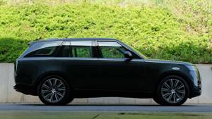 Image 6/61 of Land Rover Range Rover D350 (2025)