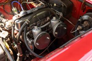 Image 31/50 of MG MGB GT (1970)