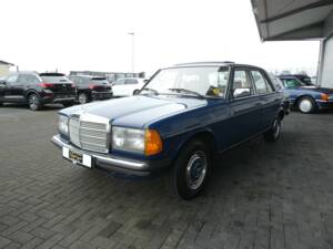Imagen 3/21 de Mercedes-Benz 200 D (1984)