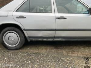 Bild 15/41 von Mercedes-Benz 300 D (1987)