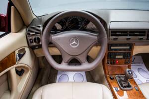 Image 21/45 of Mercedes-Benz SL 280 "Final Edition" (2001)