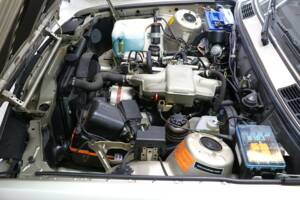 Afbeelding 34/40 van BMW 318i (1987)