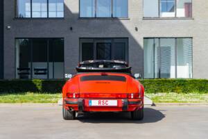 Image 22/38 de Porsche 911 Carrera 3.2 (1987)