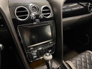 Image 18/22 of Bentley Continental GTC V8 S (2017)