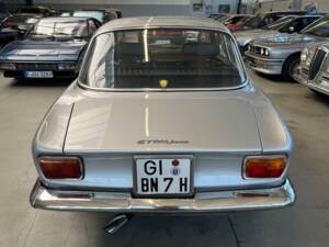 Image 25/39 of Alfa Romeo Giulia GT 1300 Junior (1970)