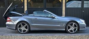 Image 13/50 of Mercedes-Benz SL 500 (2008)