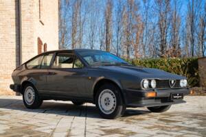 Bild 2/50 von Alfa Romeo GTV 6 2.5 (1981)