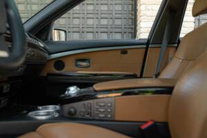 Bild 32/50 von BMW 745Li (2001)