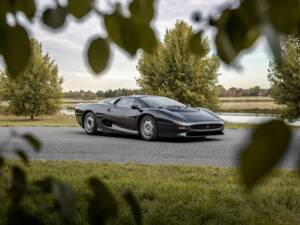 Image 26/60 of Jaguar XJ 220 (1992)