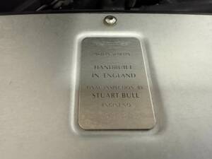 Immagine 6/18 di Aston Martin V12 Vanquish (2003)