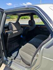 Image 32/50 de BMW 745i (1982)