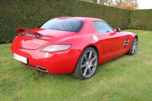 Image 6/57 of Mercedes-Benz SLS AMG (2010)