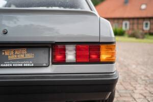 Bild 15/62 von Mercedes-Benz 190 E (1983)