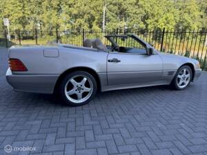 Image 25/35 of Mercedes-Benz 500 SL (1993)