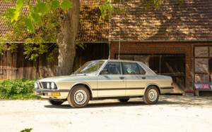 Image 1/63 de BMW 528i (1984)