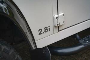 Image 16/41 of Land Rover Defender 90 "50th Anniversary" (1999)