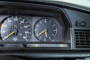 Image 36/50 of Mercedes-Benz 190 D (1986)