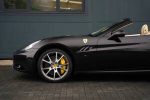 Imagen 9/50 de Ferrari California (2011)