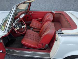 Image 22/50 de Mercedes-Benz 230 SL (1967)