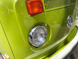 Afbeelding 7/20 van Volkswagen T2b minibus L (1978)