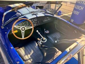 Image 3/5 of AC Cobra 427 (1965)