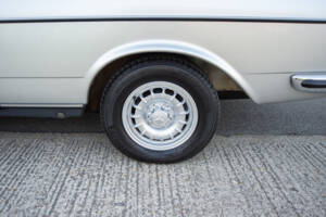 Bild 25/28 von Mercedes-Benz 230 CE (1984)