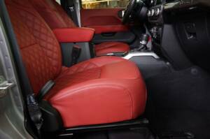 Image 13/29 de Jeep Wrangler 2.0T Sahara (2020)